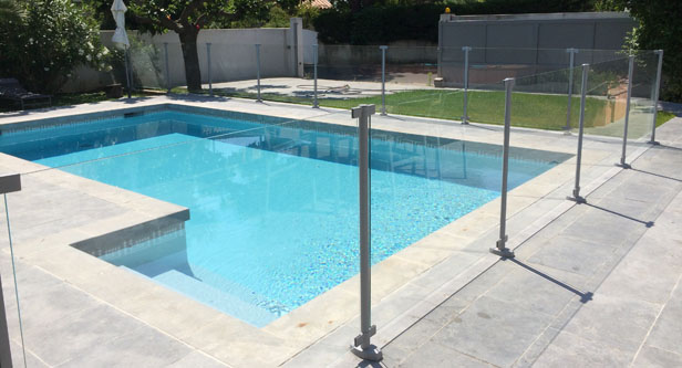 Barrière de sécurité pour piscine en verre 